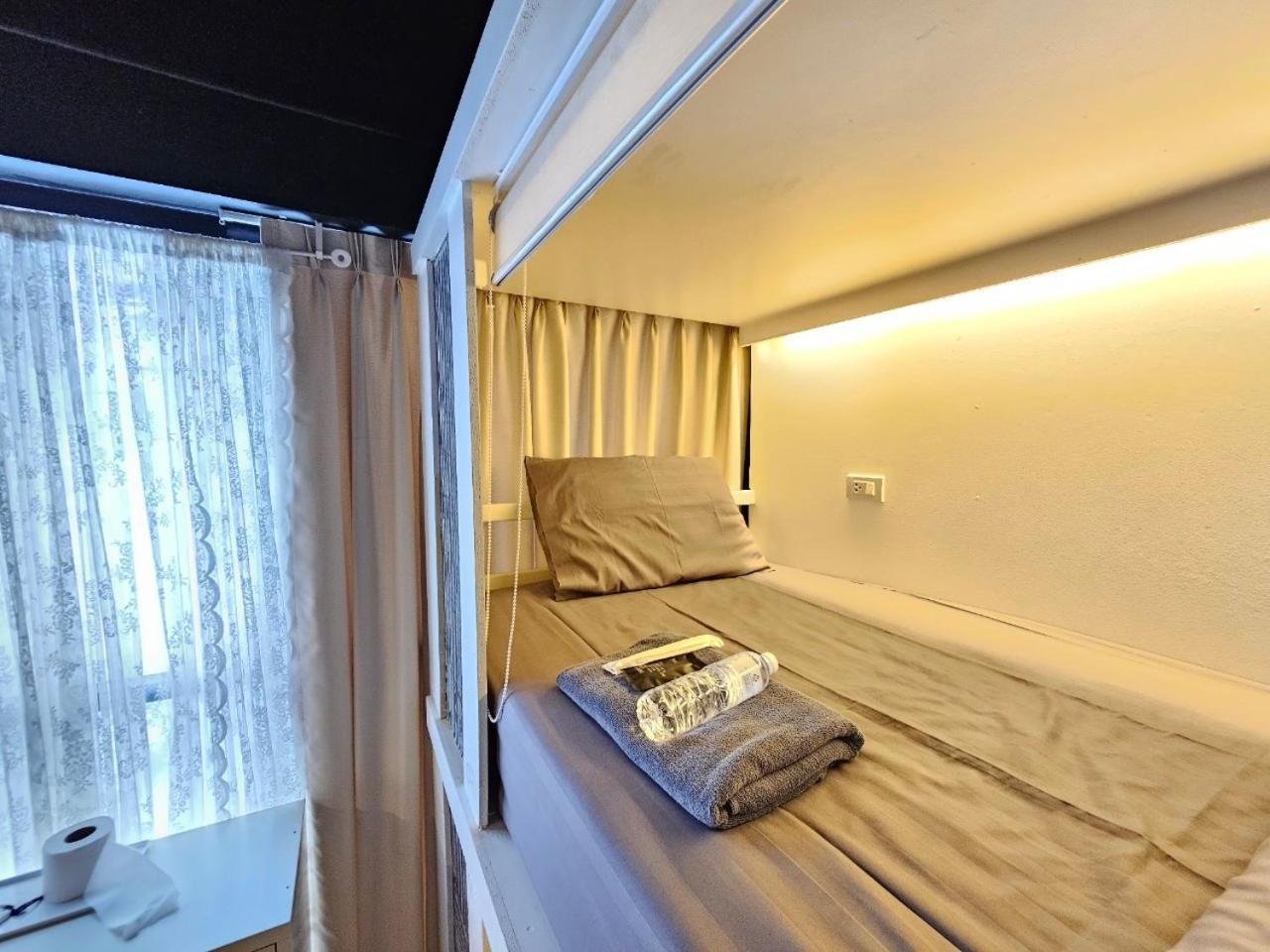 L'atelier Poshtel Phuket Hostel Rom bilde