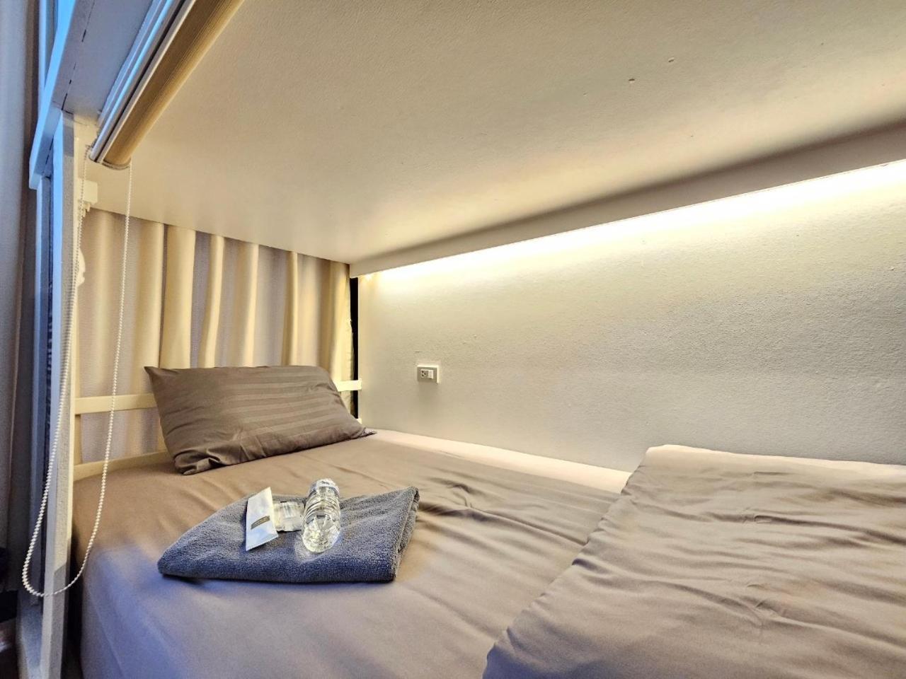 L'atelier Poshtel Phuket Hostel Rom bilde