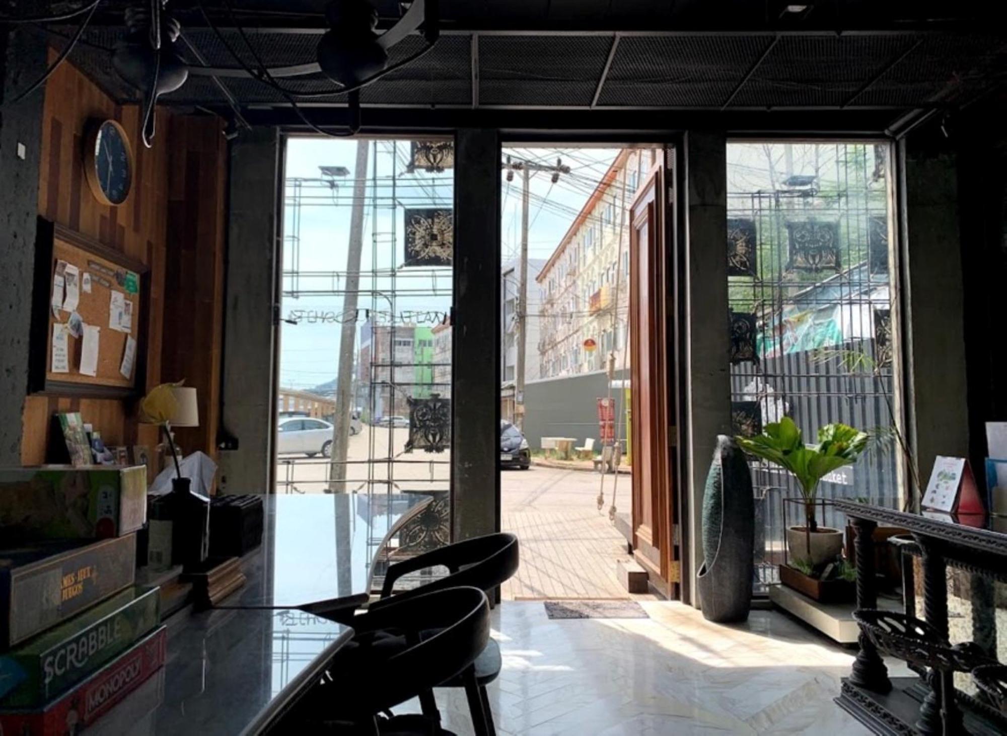 L'atelier Poshtel Phuket Hostel Eksteriør bilde